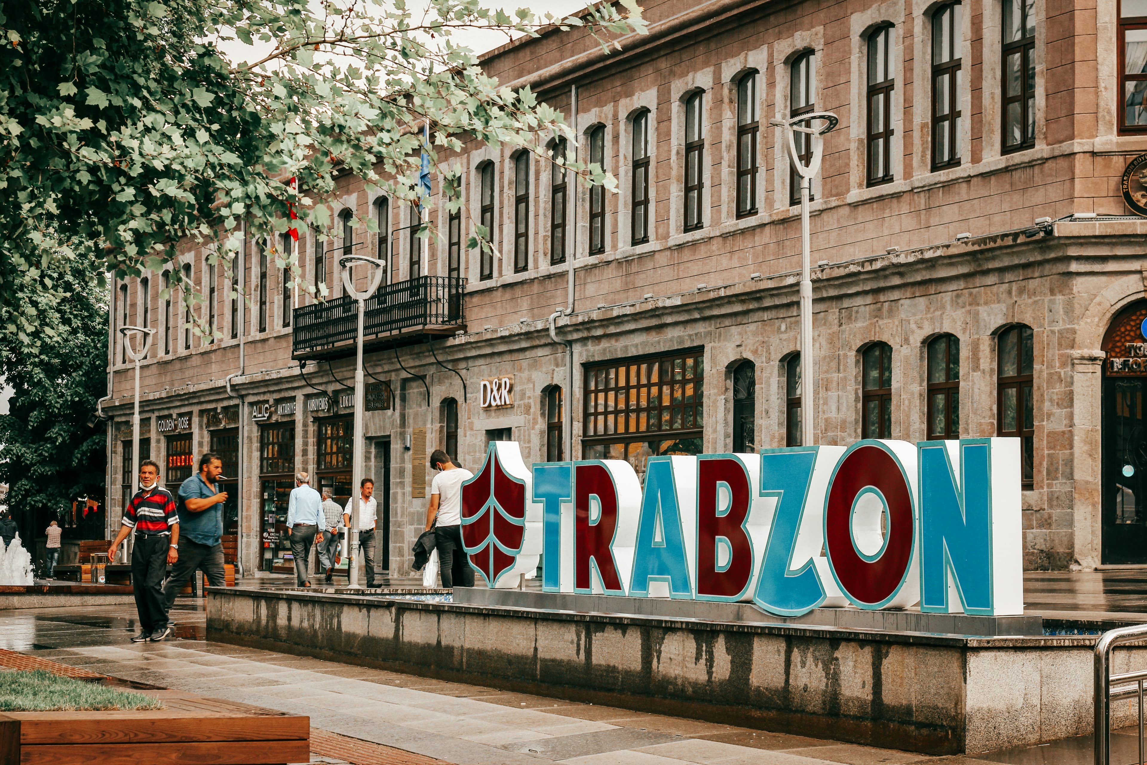 Trabzon meydanından bir an — şehrin gündelik nabzı